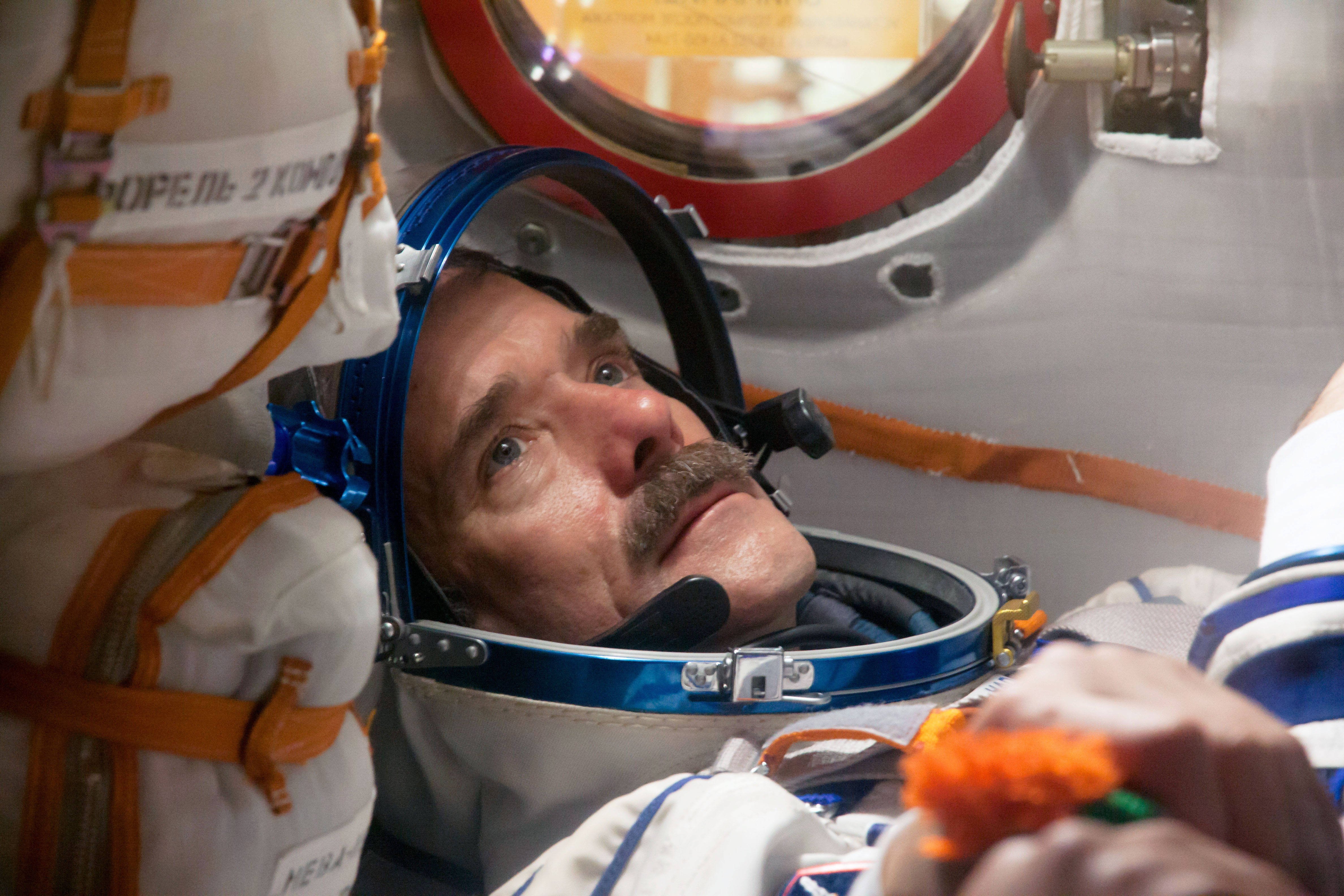 Космонавт самый длительный полет в космос. Кристофер Хэдфилд астронавт.