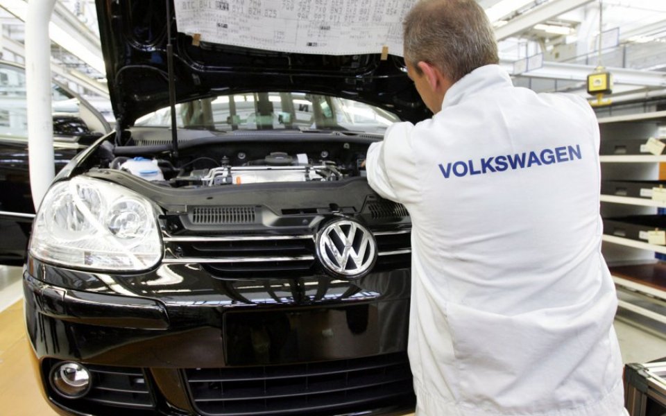 What Volkswagen emissions cheating scandal? German business confidence ...