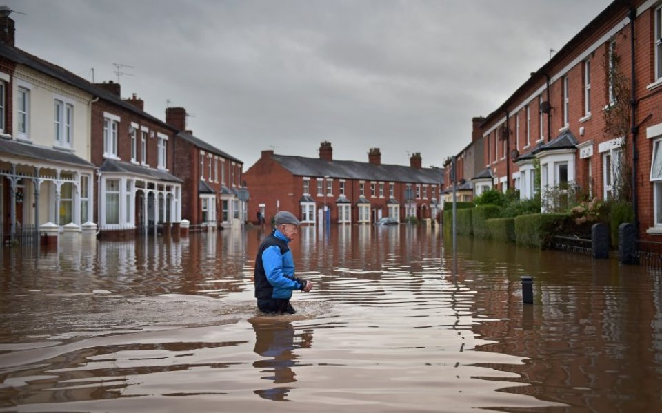 UK floods: Hundreds forced to flee their homes in West Yorkshire and ...