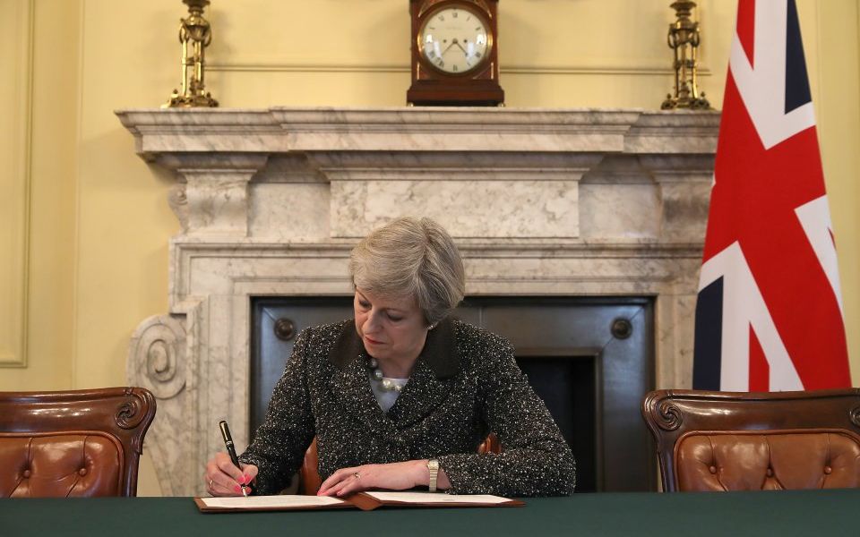 Brexit: UK economic outlook hinges on May selling deal