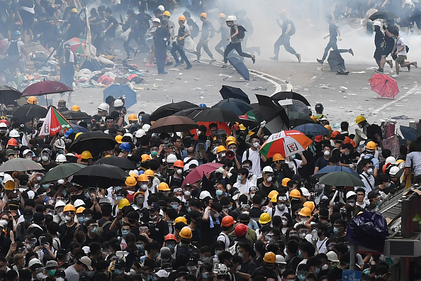 Police fire tear gas at protestors in Hong Kong