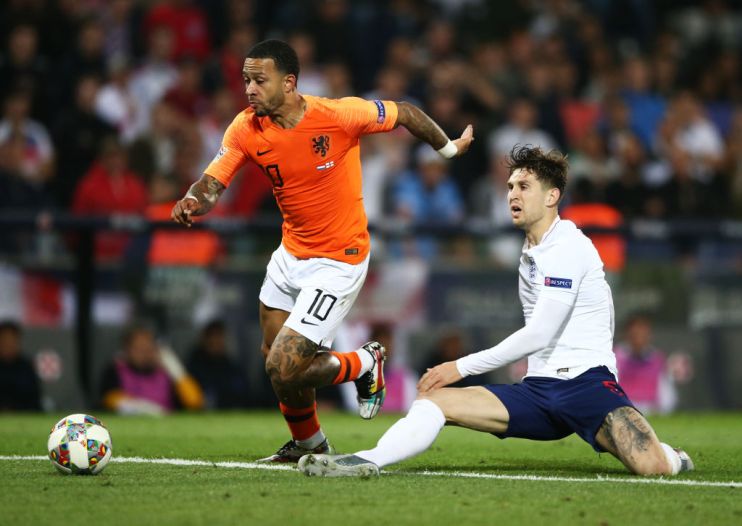 GUIMARAES, PORTUGAL - JUNE 06: Memphis Depay of the Netherlands evades John Stones of England during the UEFA Nations League Semi-Final match between the Netherlands and England at Estadio D. Afonso Henriques on June 06, 2019 in Guimaraes, Portugal. (Photo by Jan Kruger/Getty Images)