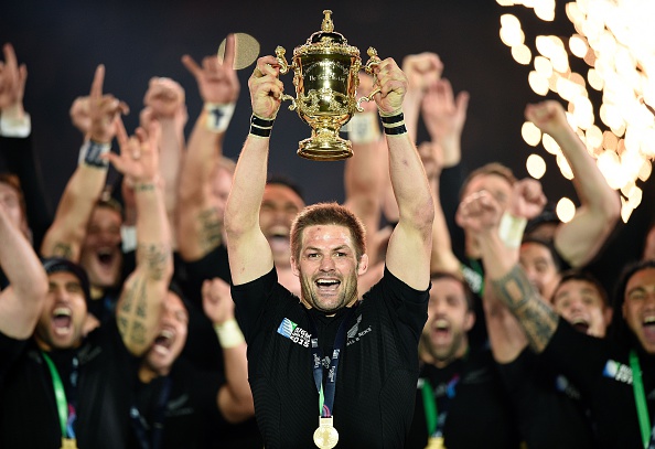 (FILES) A file picture taken on October 31, 2015 shows New Zealand's flanker and captain Richie McCaw (C) lifting the Webb Ellis Cup after winning 34-17 during the final match of the 2015 Rugby World Cup between New Zealand and Australia at Twickenham stadium, south west London.