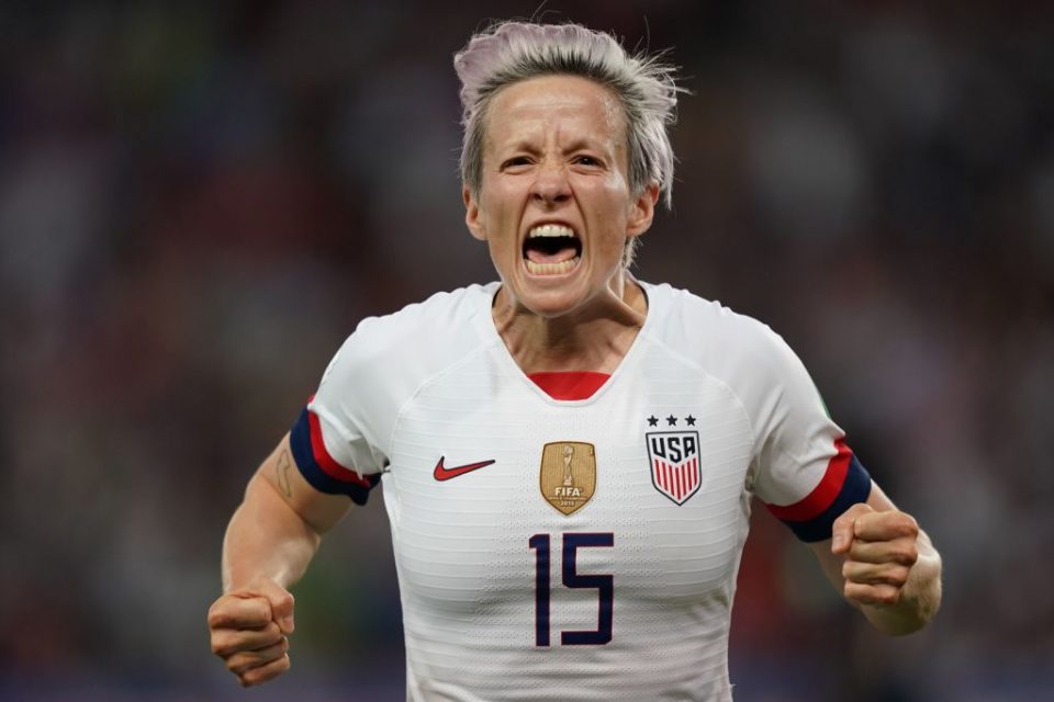 TOPSHOT - United States' forward Megan Rapinoe celebrates after scoring a goal during the France 2019 Women's World Cup quarter-final football match between France and USA, on June 28, 2019, at the Parc des Princes stadium in Paris. (Photo by Lionel BONAVENTURE / AFP)        (Photo credit should read LIONEL BONAVENTURE/AFP/Getty Images)