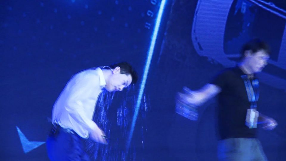 Baidu boss Robin Li was soaked with water while delivering a speech about AI
