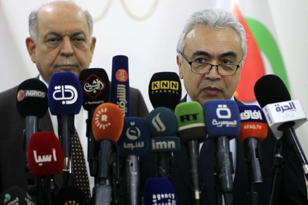 (L to R) Iraq's Oil Minister Thamer al-Ghadhban and the Executive Director of the International Energy Agency Fatih Birol give a press conference at the Iraqi Oil Ministry's headquarters in the capital Baghdad on April 25, 2019. - Iraq is on track to produce nearly six million barrels of crude daily by 2030, according to a new wide-ranging report by the International Energy Agency, released on April 25, making it the third biggest oil supplier worldwide. The study found that Iraq's production in the next decade could increase by an impressive 1.3 million barrels per day to a total of 5.9 million bpd. (Photo by AHMAD AL-RUBAYE / AFP)        (Photo credit should read AHMAD AL-RUBAYE/AFP/Getty Images)