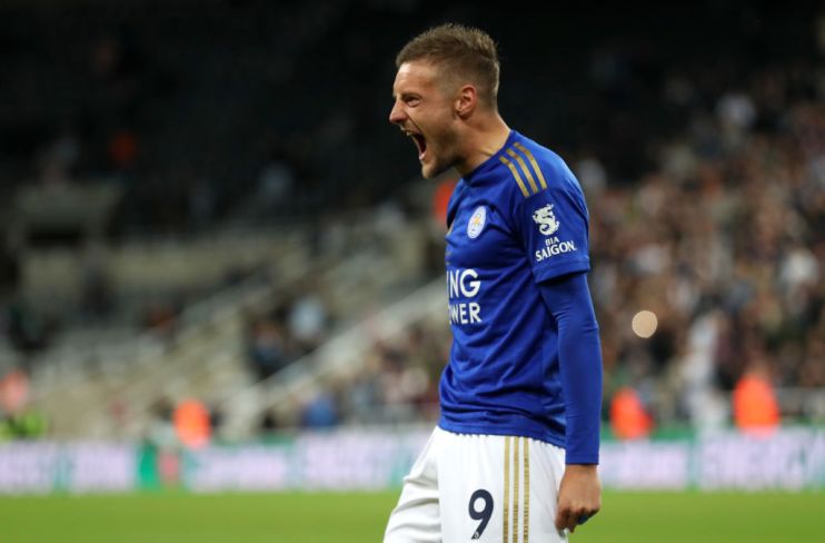NEWCASTLE UPON TYNE, ENGLAND - AUGUST 28: Jamie Vardy of Leicester City celebrates after scoring the winning penalty during the Carabao Cup Second Round match between Newcastle United and Leicester City at St James' Park on August 28, 2019 in Newcastle upon Tyne, England. (Photo by Ian MacNicol/Getty Images)