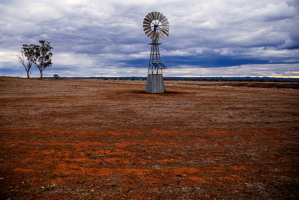 A solar-powered windmill stands in a drought-affected paddock as rain clouds move overhead on September 18, 2019 on the outskirts of Dubbo, Australia. Regional Australian towns are expected to run out of water as soon as November if drought conditions continue across New South Wales. Despite some small amounts of rainfall in recent days, without a significant downpour there are fears the Macquarie River will run dry, affecting supply to Dubbo, Cobar, Nyngan and Narromine. (Photo by David Gray/Getty Images)