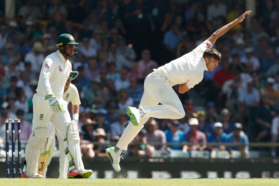 PERTH, AUSTRALIA - DECEMBER 15: Craig Overton of England bowls during day two of the Third Test match during the 2017/18 Ashes Series between Australia and England at WACA on December 15, 2017 in Perth, Australia.  (Photo by Paul Kane/Getty Images)