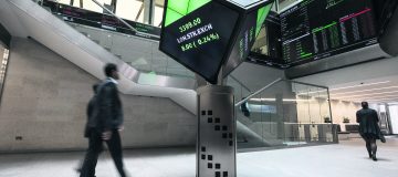 London Stock Exchange finds broad backing for shorter trading hours