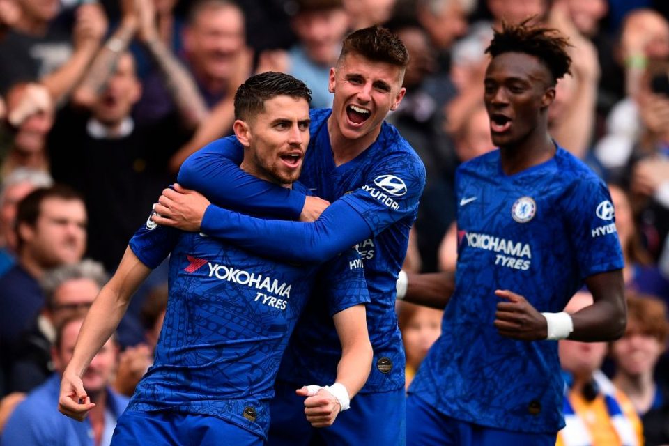 Chelsea's Italian midfielder Jorginho (L) celebrates scoring the opening goal from the penalty spot with Chelsea's English midfielder Mason Mount (C) and Chelsea's English striker Tammy Abraham (R) during the English Premier League football match between Chelsea and Brighton and Hove Albion at Stamford Bridge in London on September 28, 2019. (Photo by Glyn KIRK / AFP) / RESTRICTED TO EDITORIAL USE. No use with unauthorized audio, video, data, fixture lists, club/league logos or 'live' services. Online in-match use limited to 120 images. An additional 40 images may be used in extra time. No video emulation. Social media in-match use limited to 120 images. An additional 40 images may be used in extra time. No use in betting publications, games or single club/league/player publications. /         (Photo credit should read GLYN KIRK/AFP/Getty Images)
