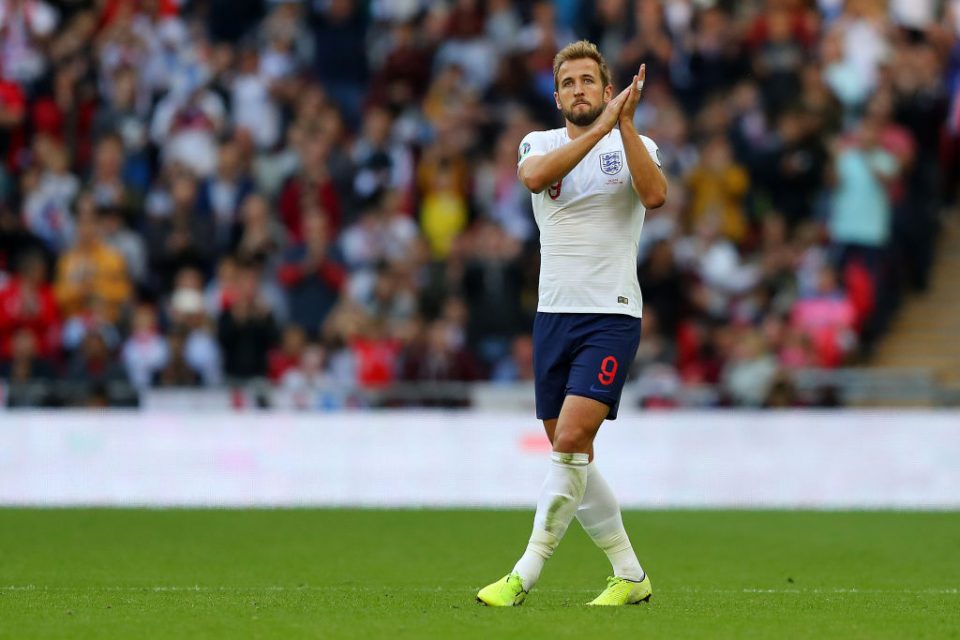 LONDON, ENGLAND - SEPTEMBER 07: Harry Kane of England applauds the fans as he walks off the pitch during the UEFA Euro 2020 qualifier match between England and Bulgaria at Wembley Stadium on September 07, 2019 in London, England. (Photo by Richard Heathcote/Getty Images)