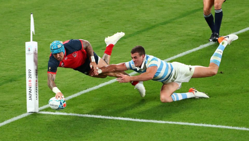 CHOFU, JAPAN - OCTOBER 05:  England wing Jack Nowell dives over to score the 5th try despite the attentions of Argentina player Emiliano Boffelli during the Rugby World Cup 2019 Group C game between England and Argentina at Tokyo Stadium on October 05, 2019 in Chofu, Tokyo, Japan. (Photo by Stu Forster/Getty Images)