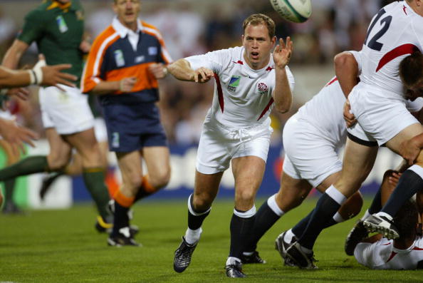 PERTH, AUSTRALIA: England's scrumhalf Kyran Bracken (C) passes the ball during the Rugby World Cup Pool C match between England and South Africa at Subiaco Oval in Perth, 18 October 2003. AFP PHOTO/Greg WOOD (Photo credit should read GREG WOOD/AFP/Getty Images)