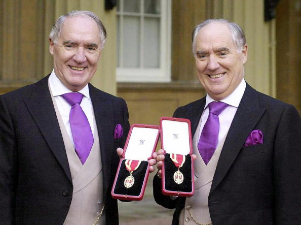 London, UNITED KINGDOM: (FILES) This 31 October 2000 file photo shows Sir David Barclay (L) and his twin brother Sir Frederick posing after receiving their knighthoods from the Queen at Buckingham Palace. In a 100-page opinion issued 26 February, 2004, which included scathing criticism of tycoon Conrad Black, Vice Chancellor Leo Strine of the Delaware Chancery Court said he was going to issue an injunction against the sale of Hollinger International to the Barclay brothers. AFP PHOTO/WPA ROTA POOL/FILES/MICHAEL STEPHENS (Photo credit should read MICHAEL STEPHENS/AFP via Getty Images)