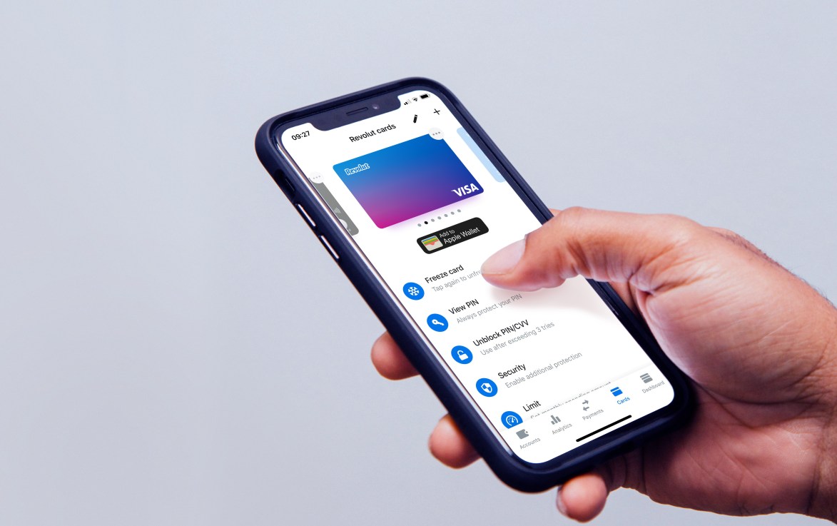 Revolut is set to see revenue of more than £1.5bn in 2023, according to an investor presentation seen by Bloomberg, as the pan-European fintech receives a boost from higher interest rates.