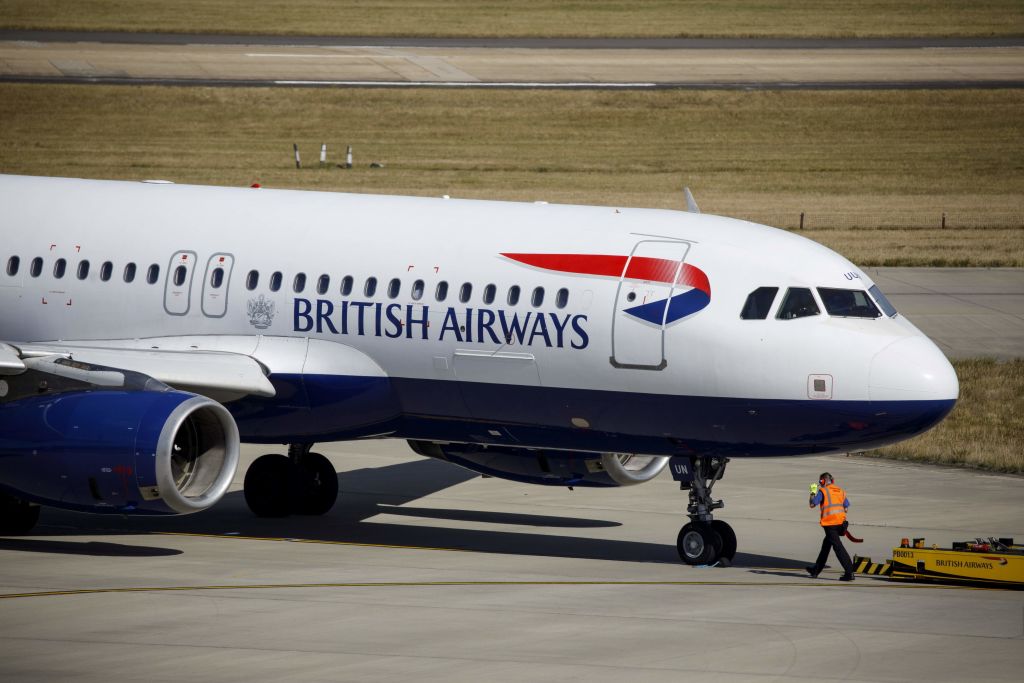 British Airways passengers face huge delays into Gatwick and Heathrow ...