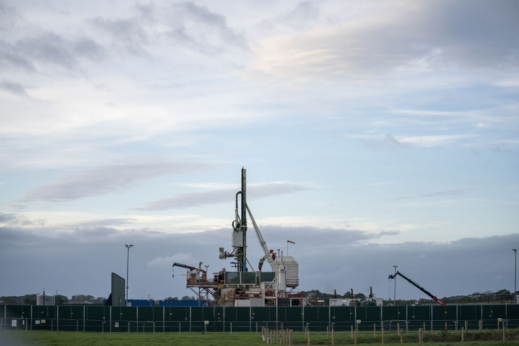 BLACKPOOL, ENGLAND - OCTOBER 12:  Workmen construct Cuadrilla's shale gas fracking drilling rig near Westby on October 12, 2017 in Blackpool, England. Engineers have begun to build the new rig at the site off Preston New Road in preparation for extracting gas. The site will be the first in the UK to extract shale gas since 2011.  (Photo by Christopher Furlong/Getty Images)