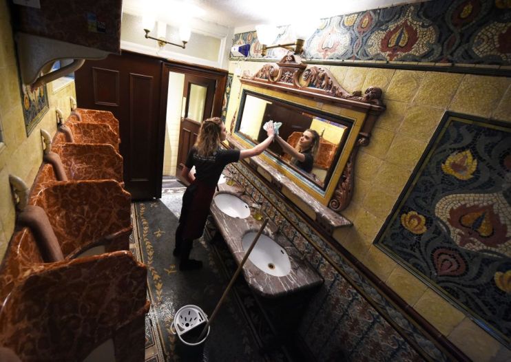 BRITAIN-TOILETS-PACKAGE