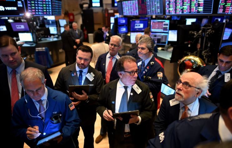 Global fund manager sentiment collapses on coronavirus fears