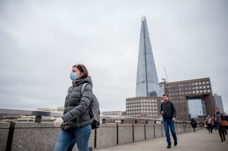 BRITAIN-HEALTH-VIRUS-COMMUTERS