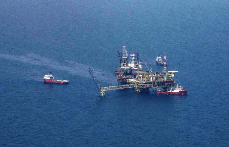 The price of worldwide oil benchmark Brent crude dropped below $20 for the first time in 18 years this morning after extreme volatility battered global oil markets.