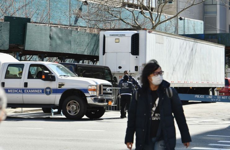 US jobless claims soar to 6.6m as coronavirus crashes economy