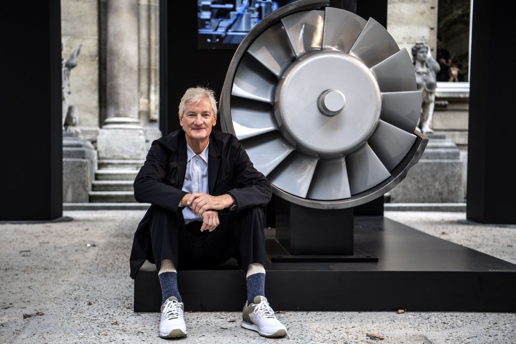 Sir James Dyson has accused political leaders of not “going for growth” after official figures showed the UK is at risk of a recession.