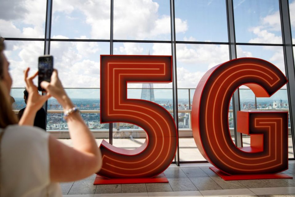 Delays to the rollout of 5G could cost the country tens of billions of pounds in lost economic output, a new report has found.