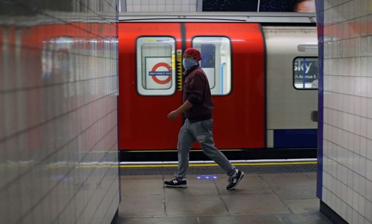 BRITAIN-HEALTH-VIRUS-TRANSPORT