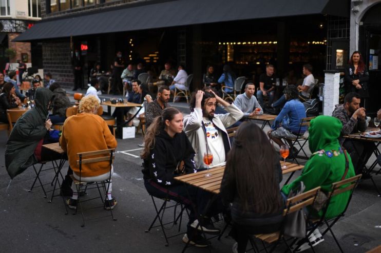 BRITAIN-HEALTH-VIRUS-RETAIL