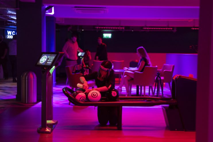 TEN-ENTERTAINMENT-CHAIR