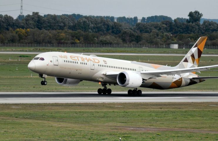 Gulf carrier Etihad Airways today announced that it had posted a $400m loss for the first six months of the year, half of the $800m it booked last year.