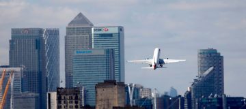 BRITAIN-HEALTH-VIRUS-TRANSPORT-ECONOMY