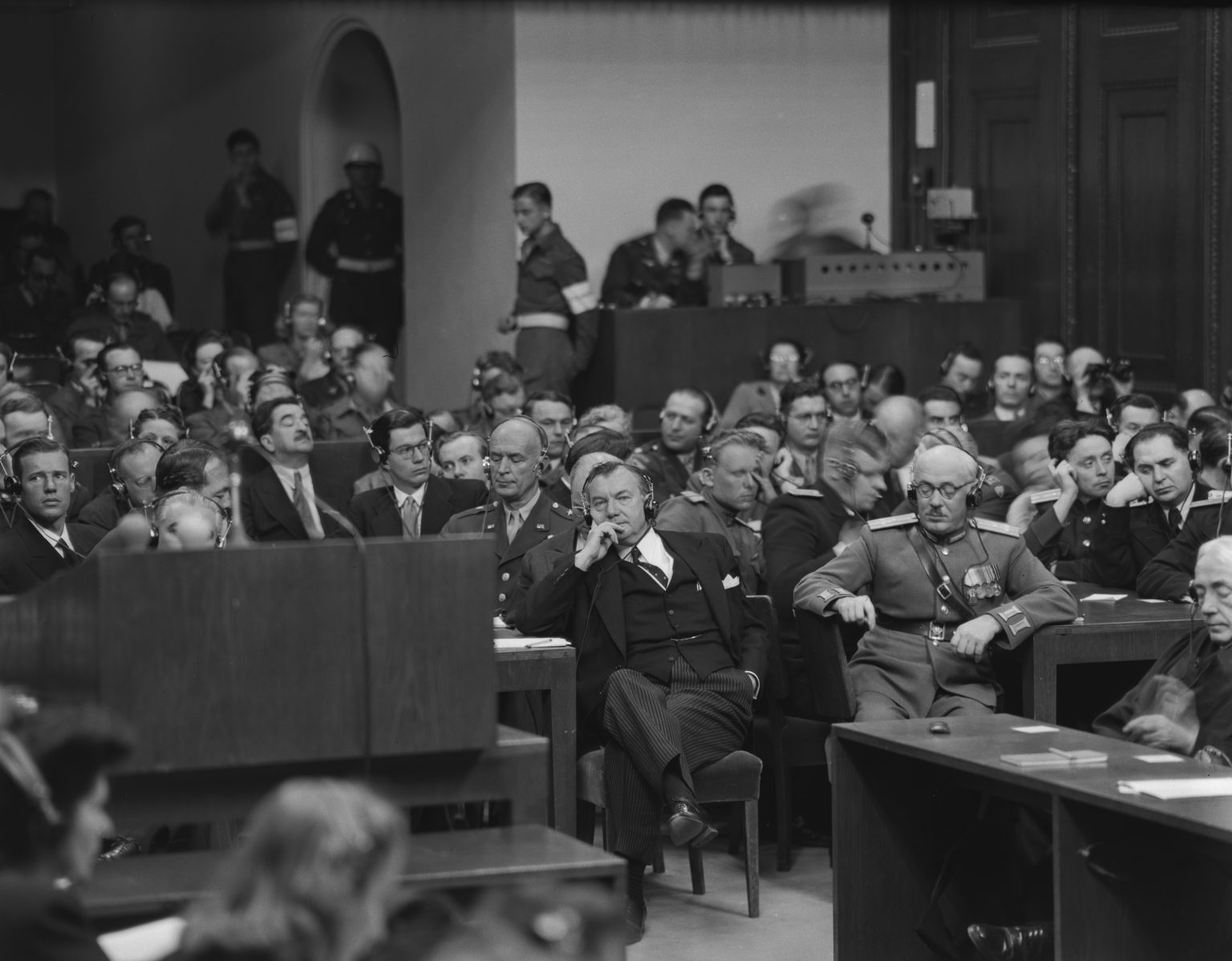 Who were the guards at the nuremberg trials picture