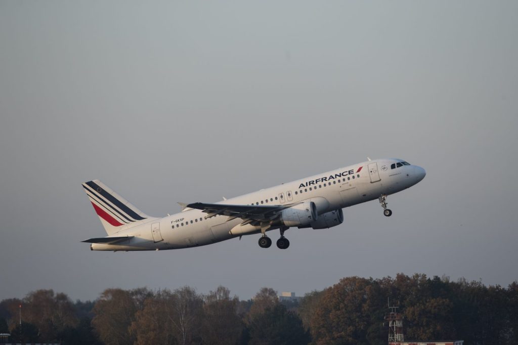France’s finance minister today said that the government would continue to prop up struggling flag carrier Air France through the coronavirus pandemic.
