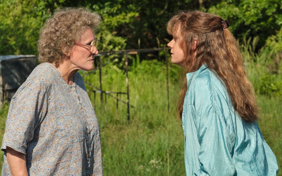 Glenn Close and Amy Adams in Hillbilly Elegy