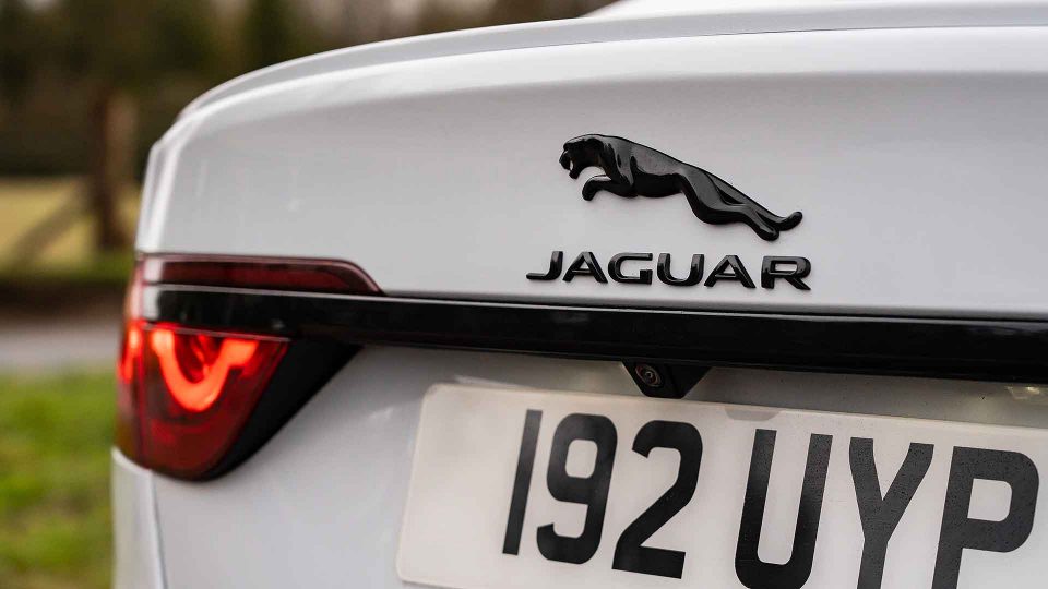 Jaguar XF P300