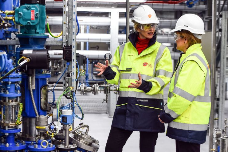 Nicola Sturgeon Opens New &pound;54 Million GlaxoSmithKline Production Centre