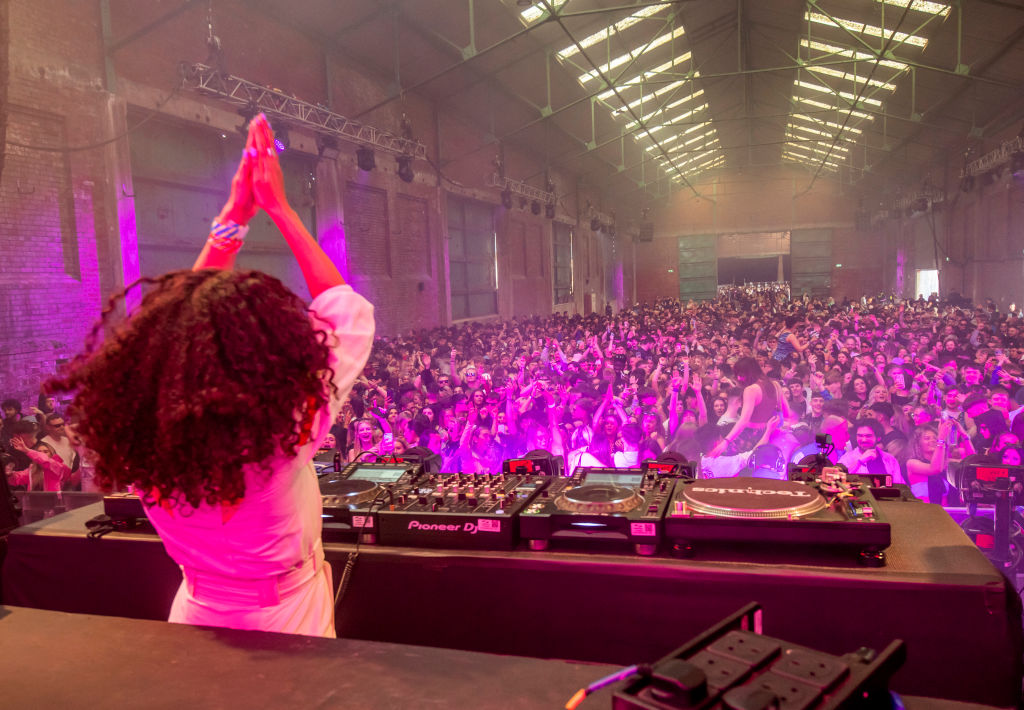 Financially struggling students cause UK nightclub operator to pivot towards bars.