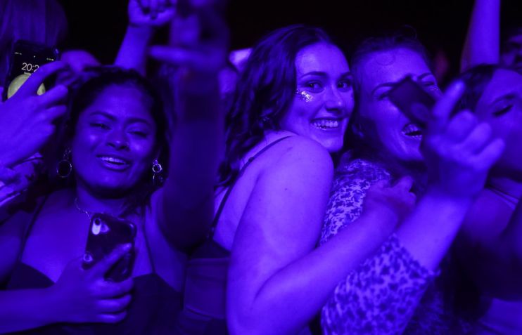 Blossoms Perform In Front Of 5000 Music Fans