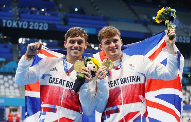 Tom Daley and Matty Lee ended more than 20 years of Chinese domination of the men's 10m synchro diving 