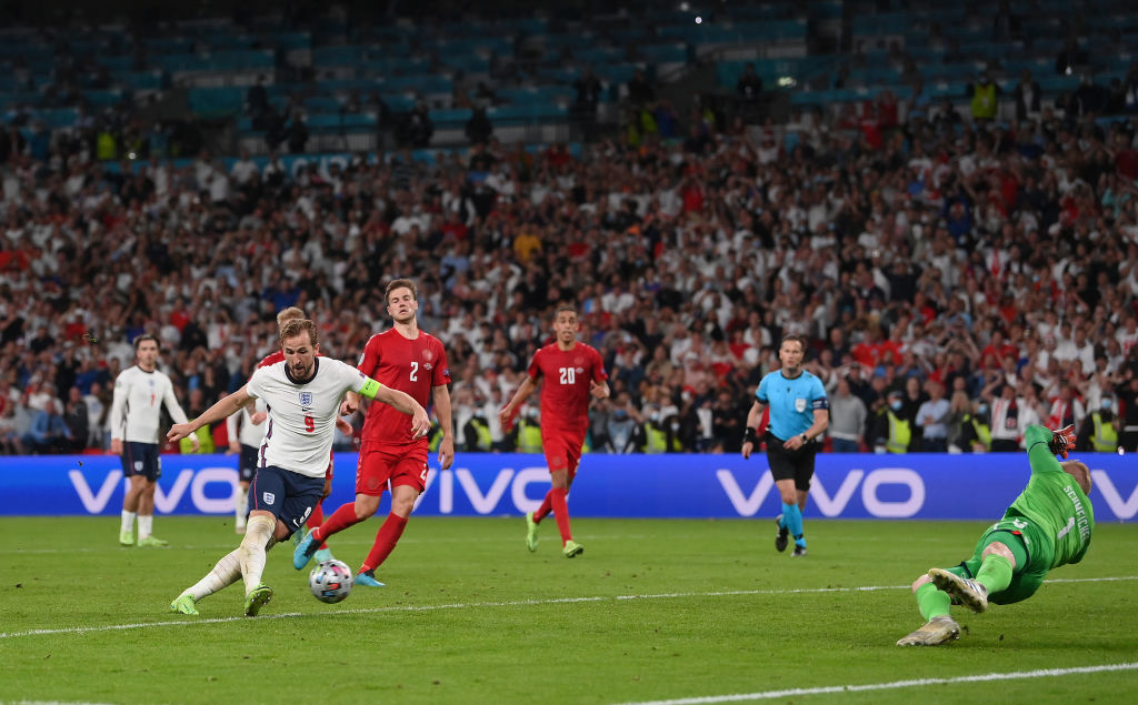 The lazer pointer was shined in the Danish keeper's face immediately before Kane got the winning goal.