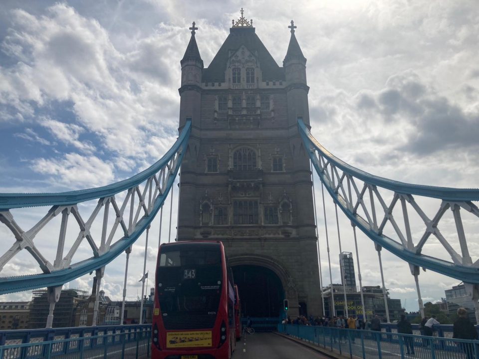 TOWER-BRIDGE-STUCK