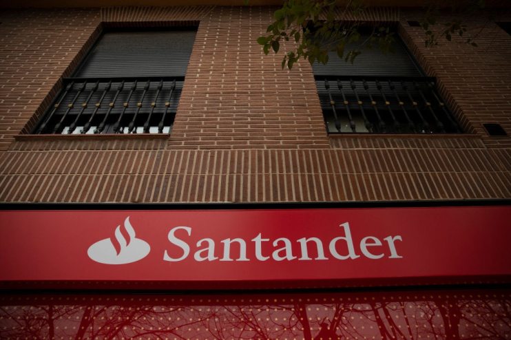 Santander plans to return half of profits to shareholders