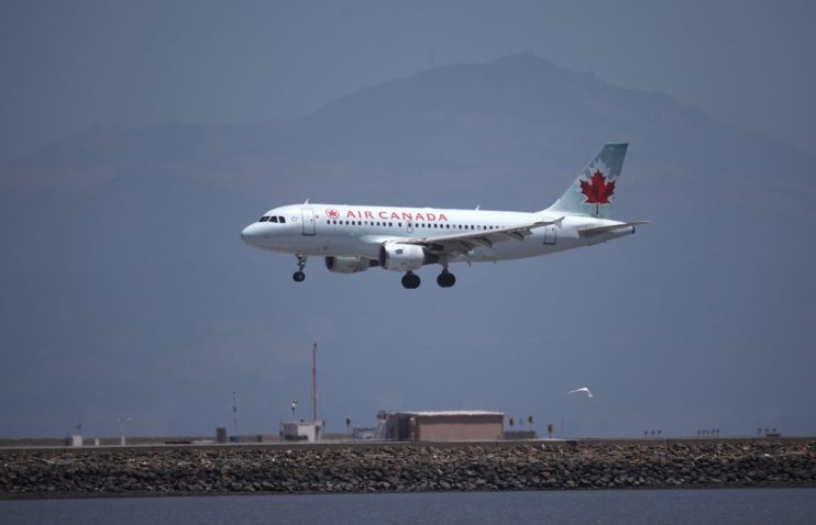 Air Canada has this morning announced that all employees and new hires will have to be vaccinated against Covid-19, the latest carrier to announce such a step.