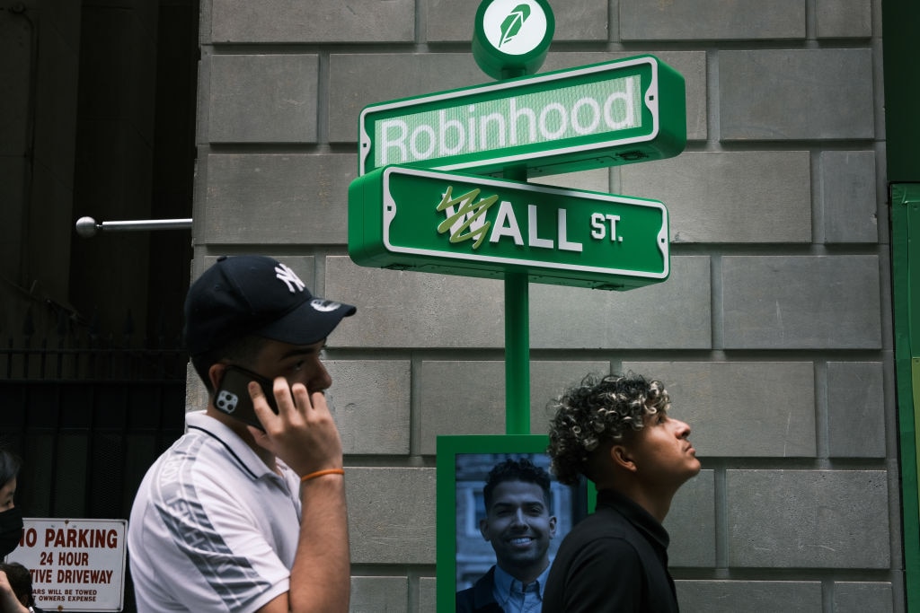 A Robinhood sign is seen on Wall Street (Photo by Spencer Platt/Getty Images)