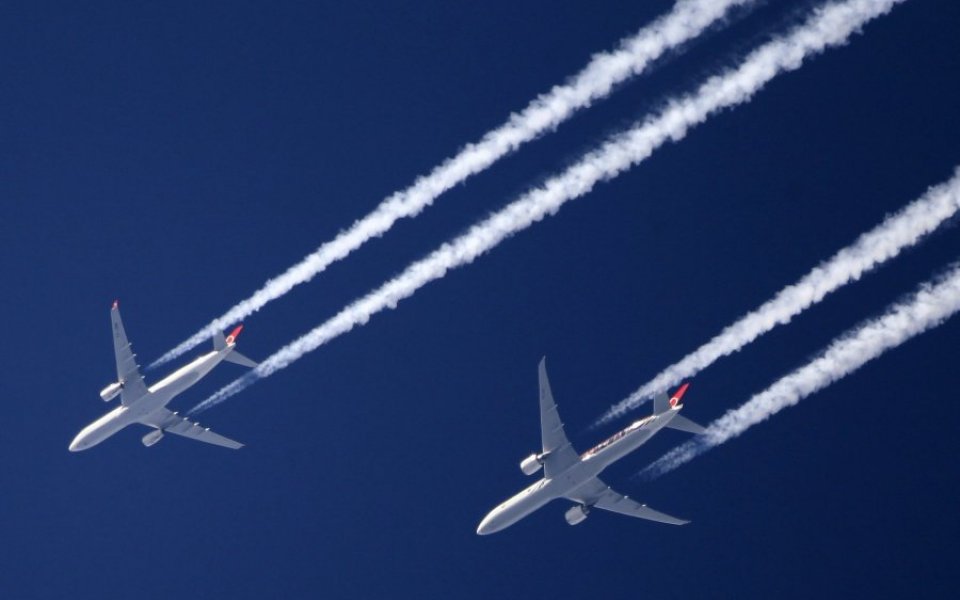 The UK aviation industry has today set out its first ever interim decarbonisation targets as the sector sets a course for achieving net zero emissions by 2050.