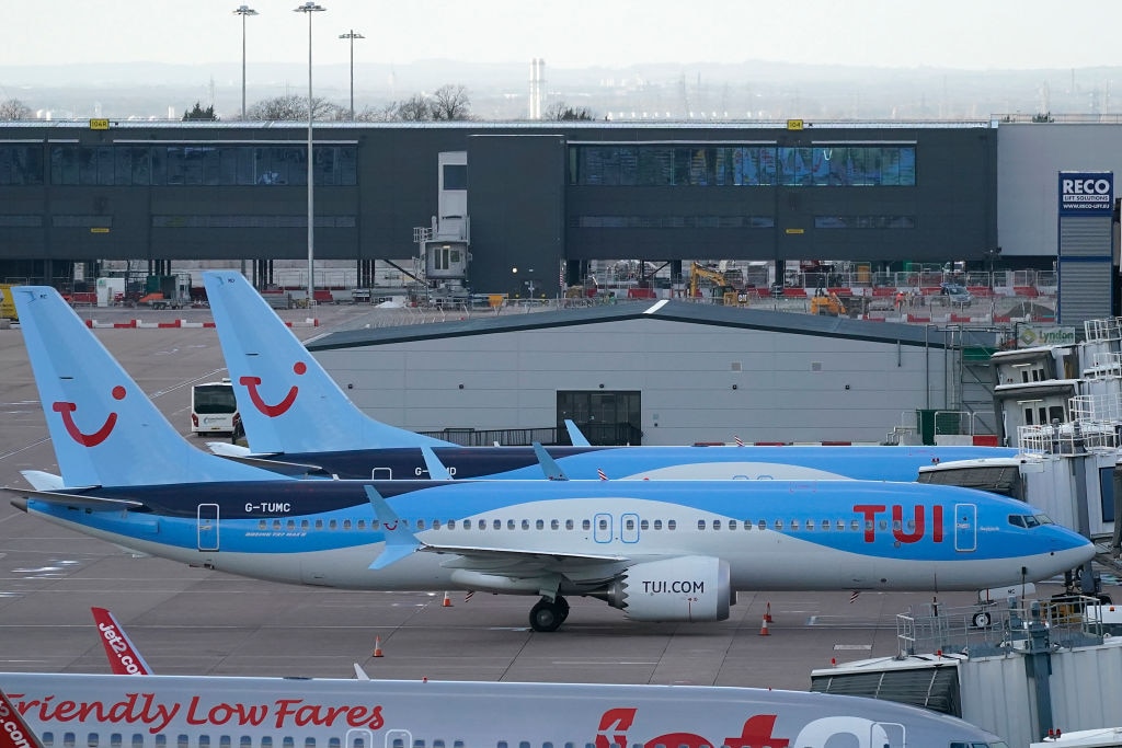 Tui pilots launch lawsuit over sick pay and changes to benefits
