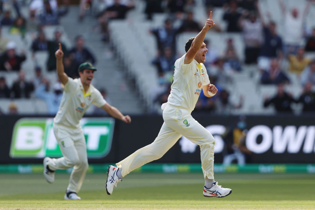 Australia are edging to a series victory over England in the Ashes.